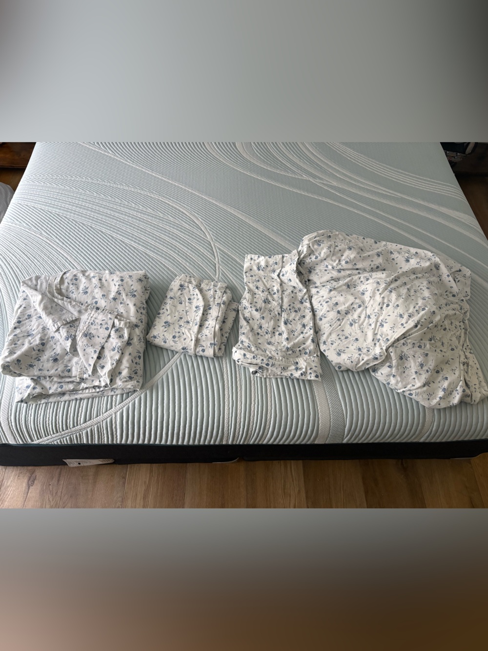 Blue croquette cotton bed sheets KING